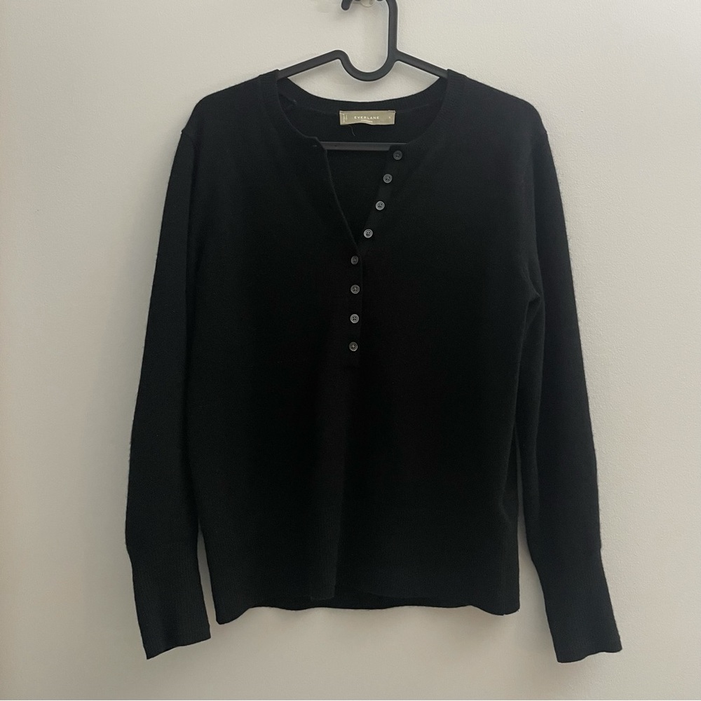 ⭐️SOLD ON DEPOP⭐️Everlane cashmere Henley